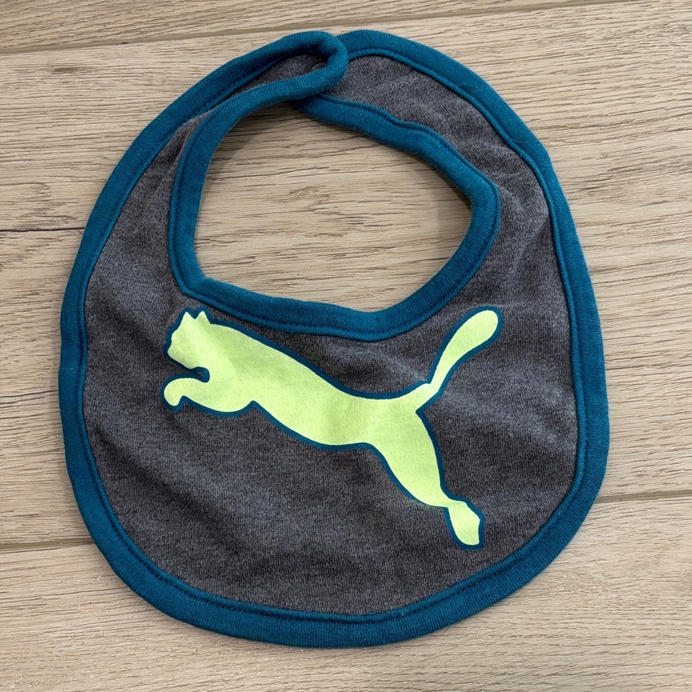 🟡 Puma Bib - Gray and Neon Green size 6-9 months